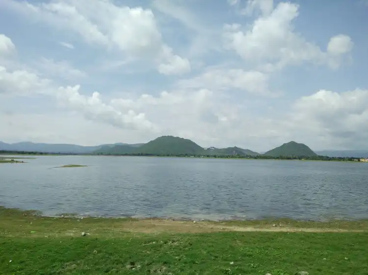 Hotels in Ngwe Taung