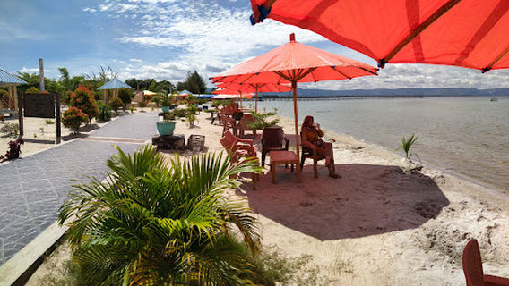 Pantai Pasir Putih Parparean