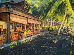 Tompotika Dive Lodge