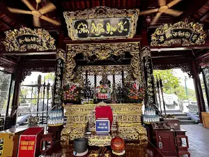 Đền Ông Hoàng Bảy