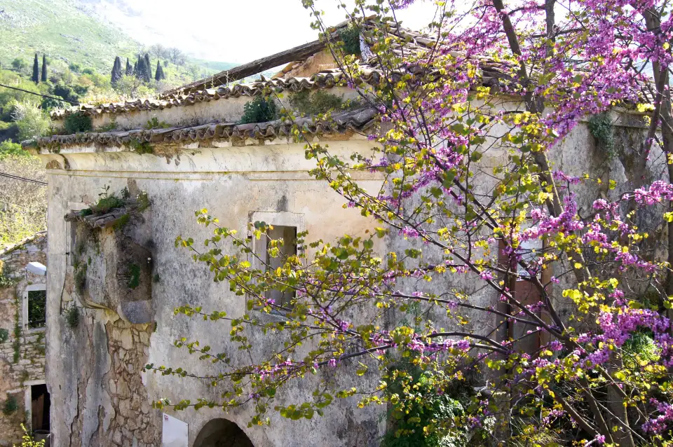 5_Old Peritheia