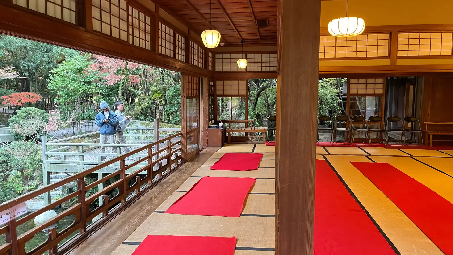 友泉亭公園周辺のホテル