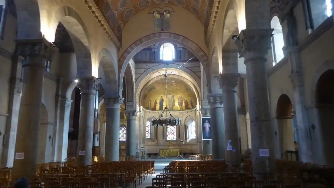 Hotels near Abbaye de Saint Martin d'Ainay