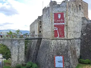 Angioino Aragonese Castle