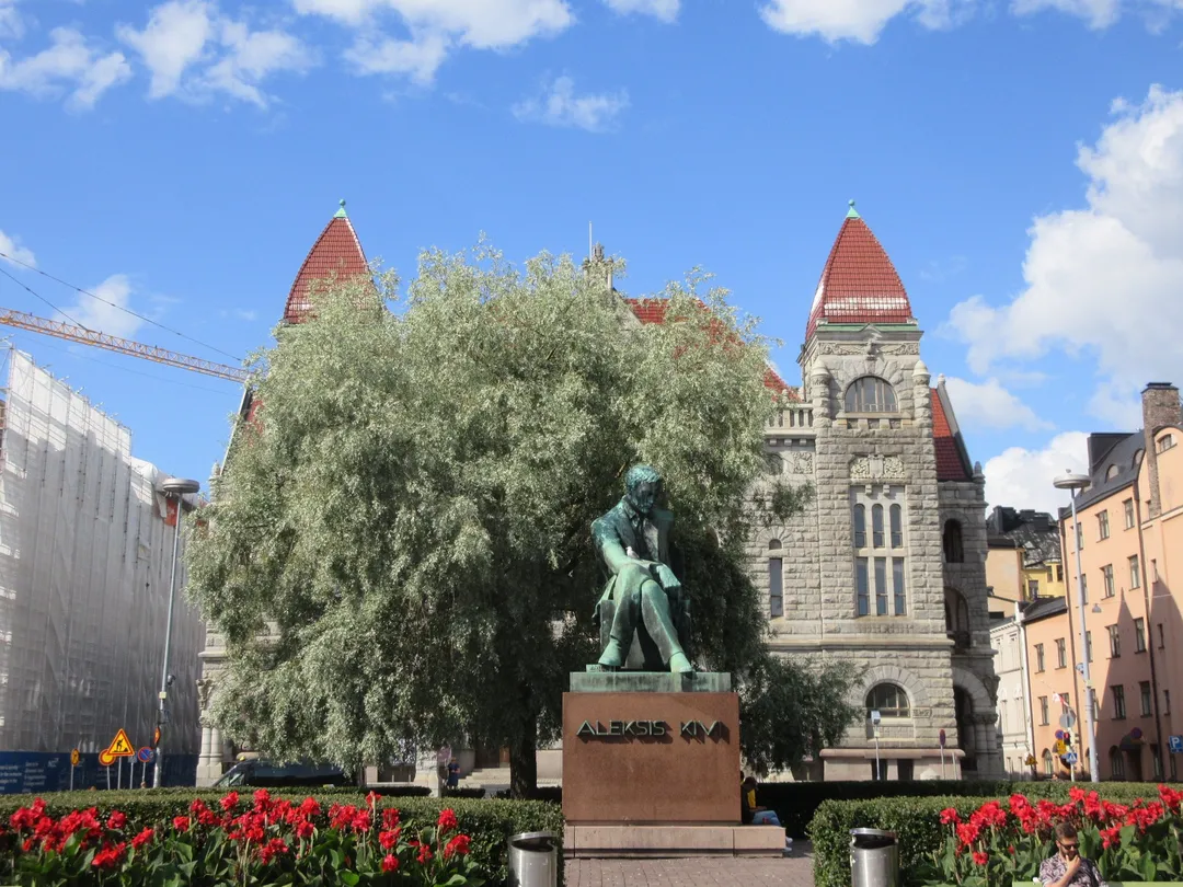 1_Aleksis Kivi Statue