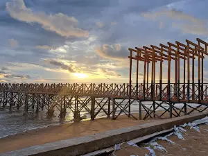 Villa Kuning Pantai Pecal