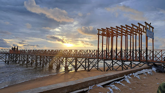 Villa Kuning Pantai Pecal