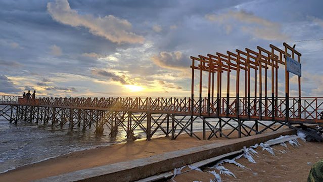 Villa Kuning Pantai Pecal