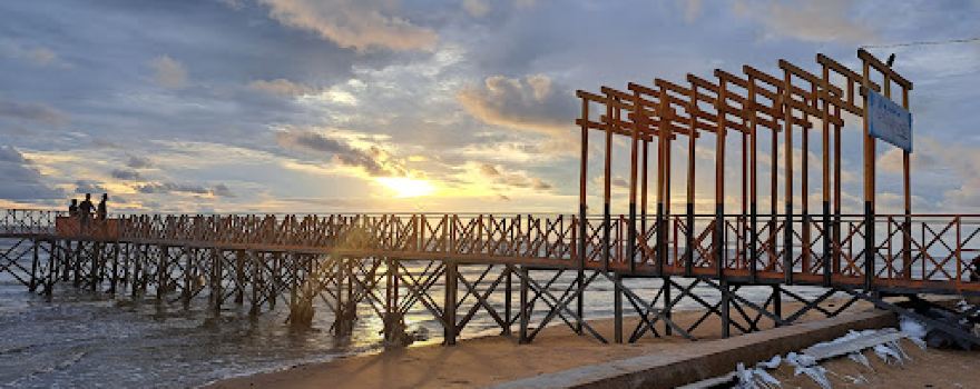 Villa Kuning Pantai Pecal