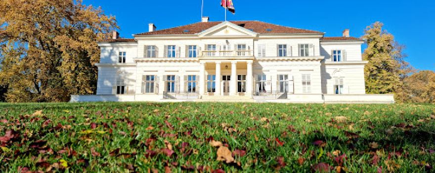 Săvârșin Royal Castle