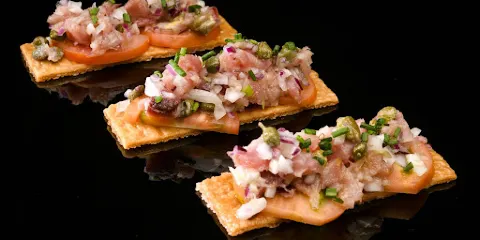 Tasca La Cueva De Madera Leo y Montse