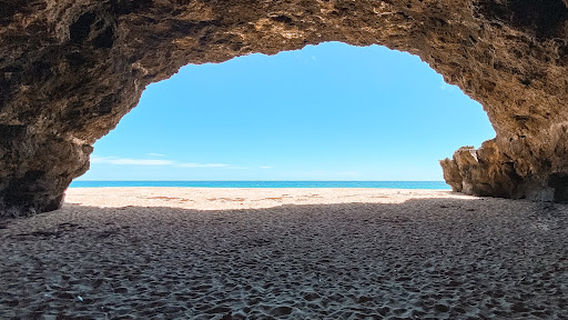 Cueva Golondrinas Beach