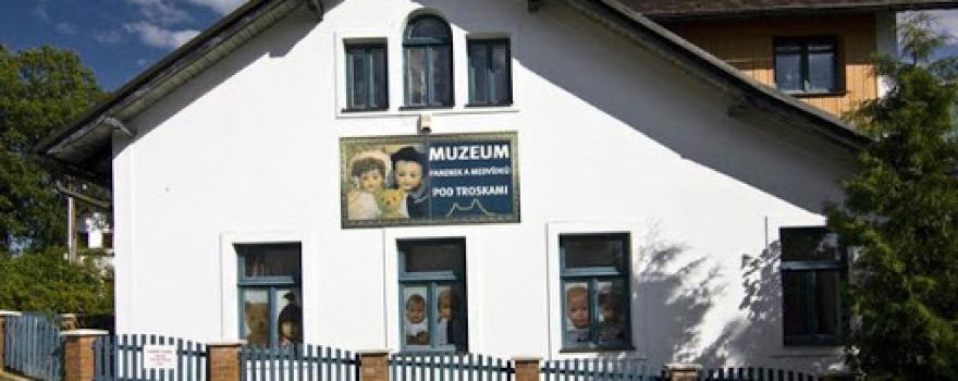 Muzeum panenek a medvídků pod Troskami