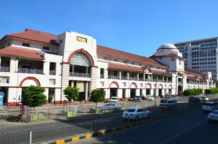 Các khách sạn gần Bogyoke Aung San Market