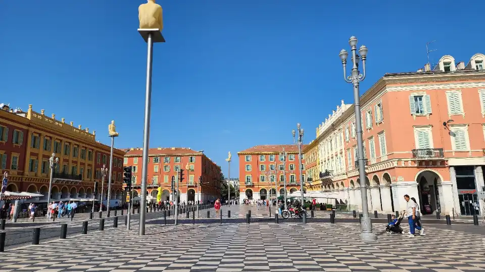 4_Place Masséna