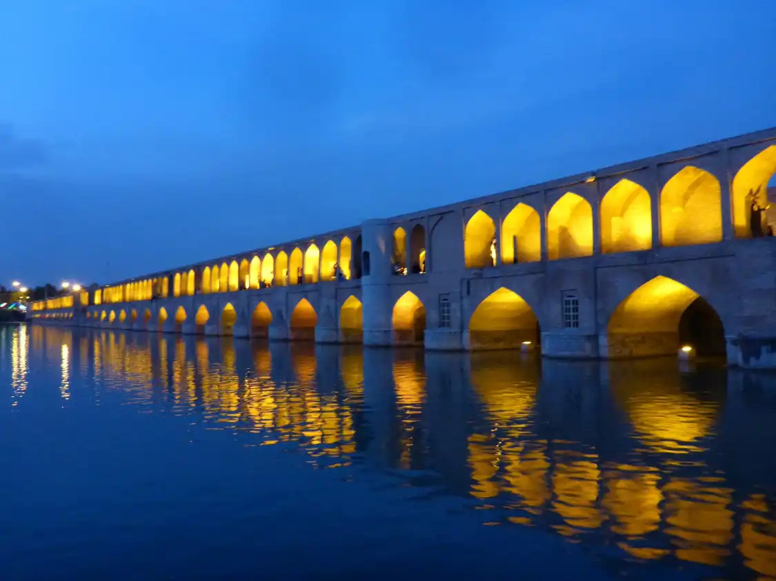 Hotels near Si O Se Pol Bridge