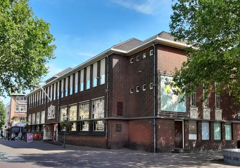 Hotels near Museum van Bommel van Dam