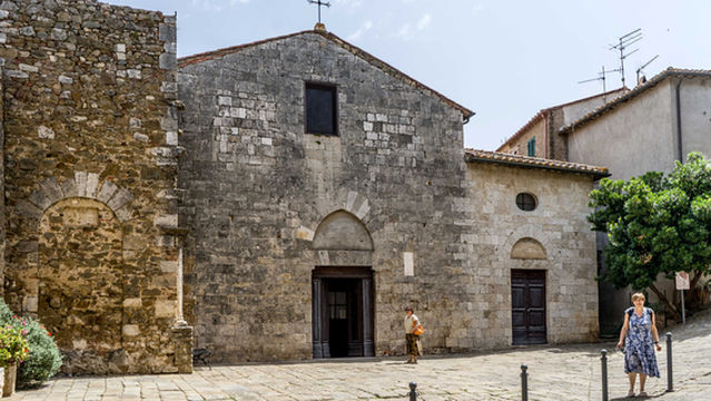 Piazza del Castello di Montemerano