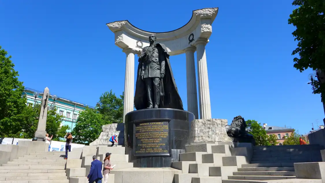 Các khách sạn gần Statue of Aleksandr II