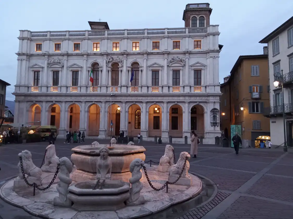 Hotels near Civica Biblioteca Angelo Mai