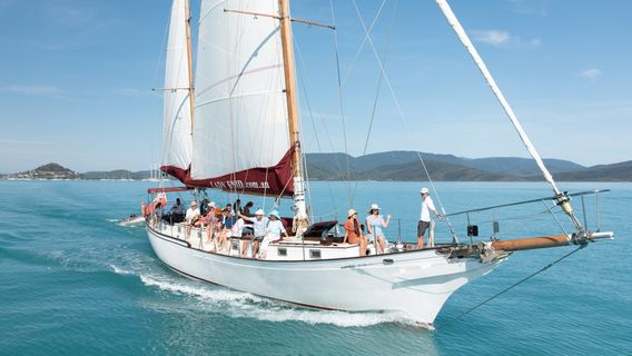Lady Enid Sailing