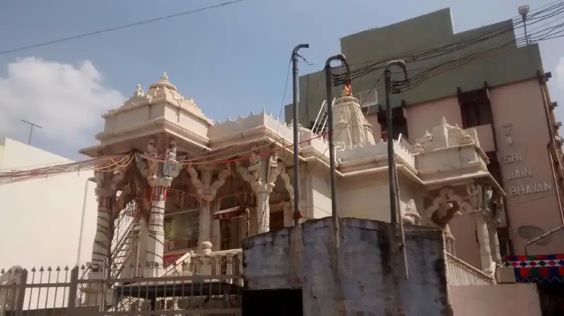 Hotels near Jain Temple