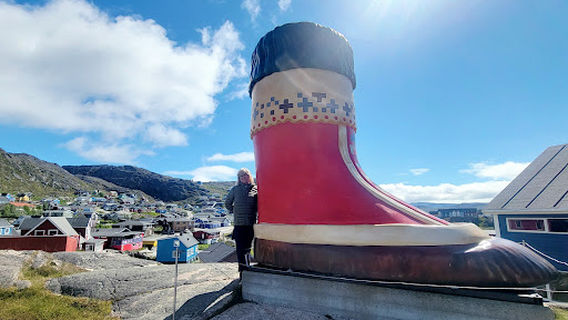 Big inuit boot