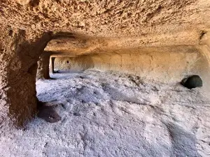 Cueva de Cuatro Puertas