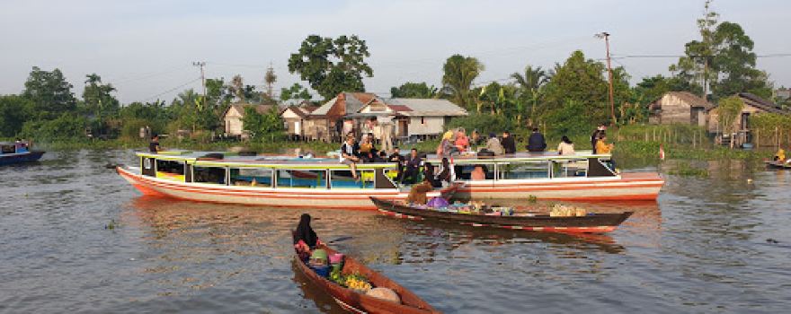 Pasar Lokbaintan Sungai Tabuk.