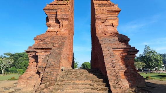 Gapura Wringin Lawang Trowulan