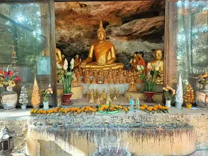 Wat Tham Saeng Phet