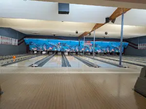 Town & Country Lanes, Lounge and Cafe