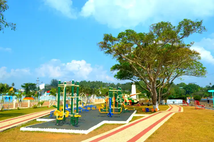 Hotels near Marina Park