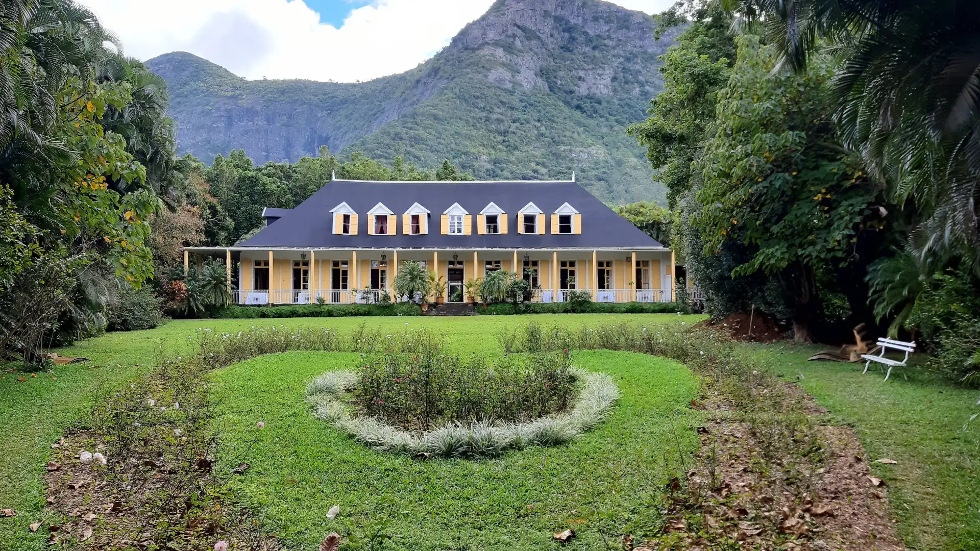 Hotels near Maison Eureka