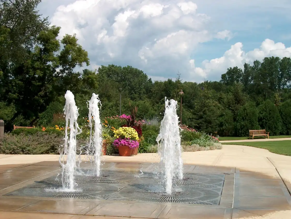 Hotels near Klehm Arboretum & Botanic Garden
