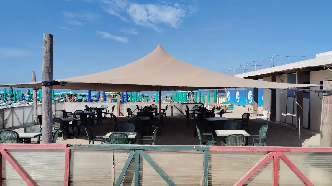 Hotel in zona Acqua e Sale - Stabilimento Balneare