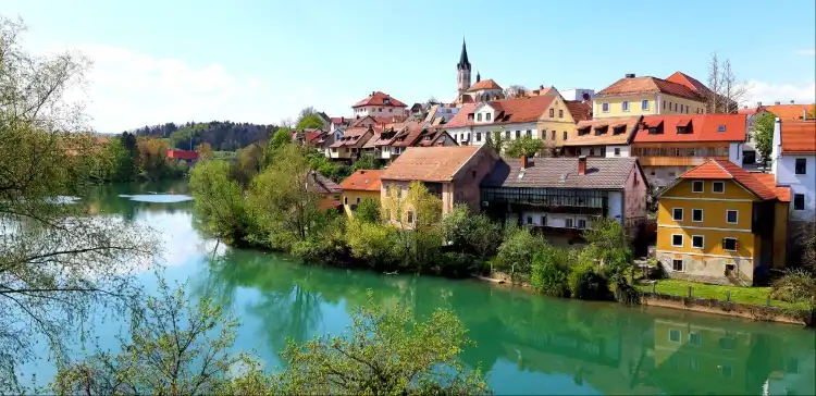Hotels near Breg