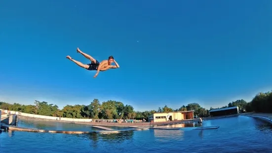 GLISS-UP WATER JUMP PARC