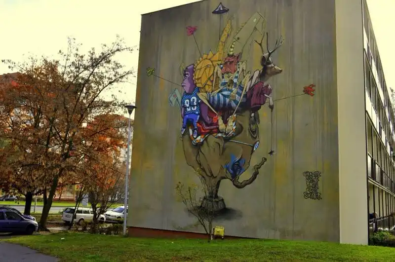 Hotels near Pozytywka Mural