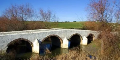 Ponte sobre a ribeira do Enxoé