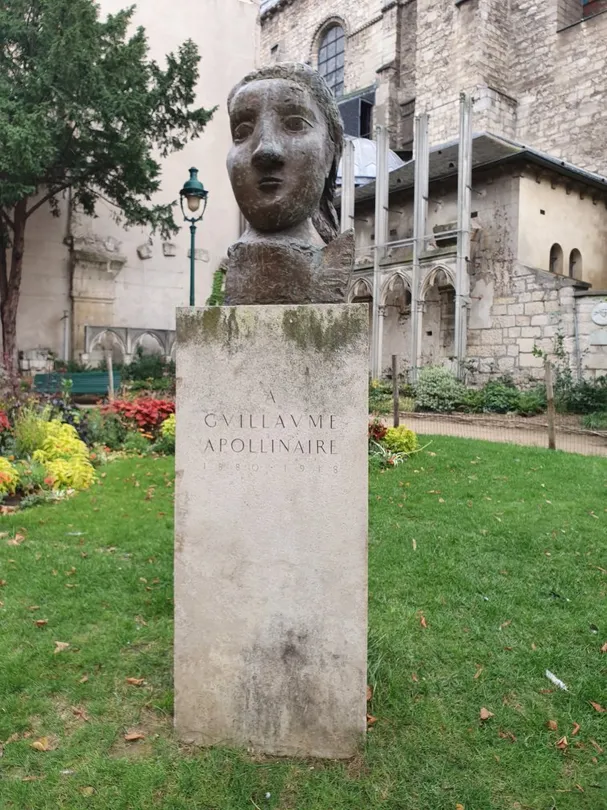 1_Le buste La Poésie en l'honneur de Guillaume Apollinaire
