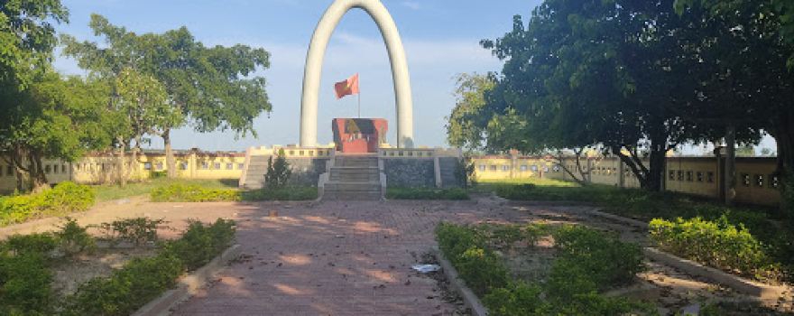 Đài tượng niệm Bến phà Quán Hàu