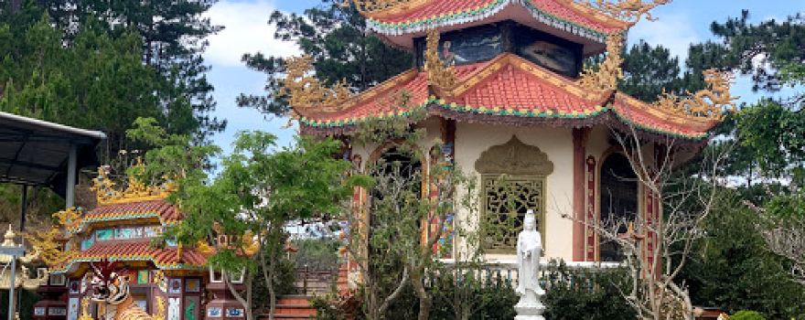 Đỉnh đèo Ngoạn Mục