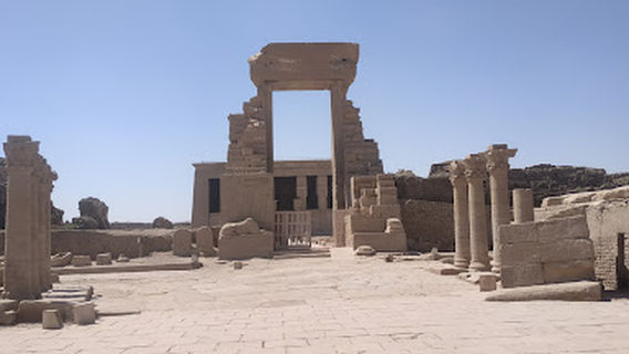 Puerta Este templo de Dendera
