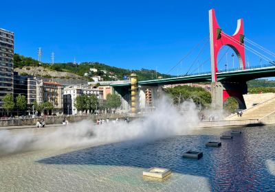 Bảo tàng Guggenheim Bilbao
