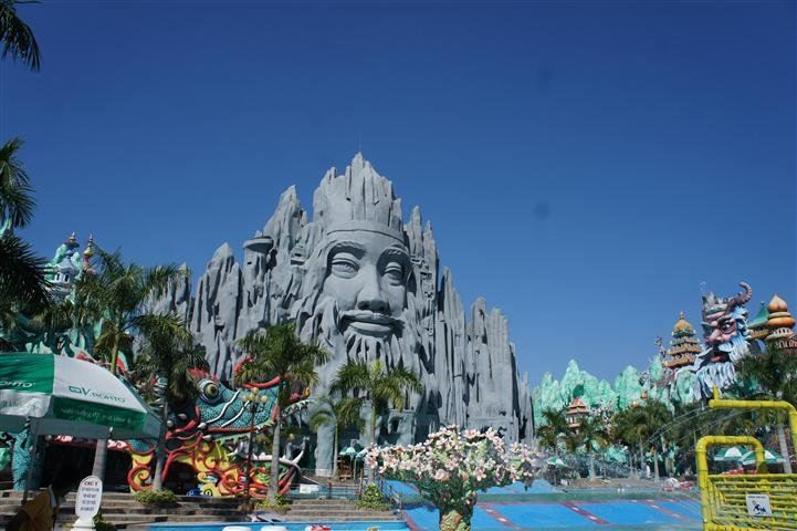 Suoi Tien Theme Park