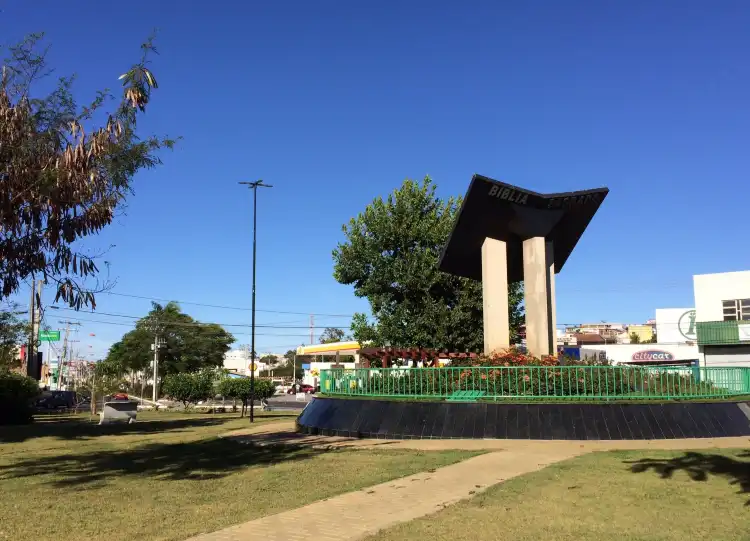 Các khách sạn gần Monumento à Bíblia