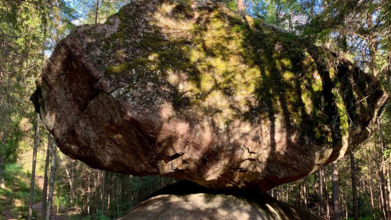 Kummakivi Boulder