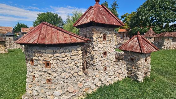 Castle Park, Open-air Museum, Wall of Saints Dinnyés