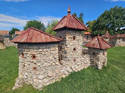 Castle Park, Open-air Museum, Wall of Saints Dinnyés
